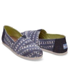 Toms Classic Navy Batik Stripe Women’s Slip-On Shoes Casual Comfort Sz 8 NWOB